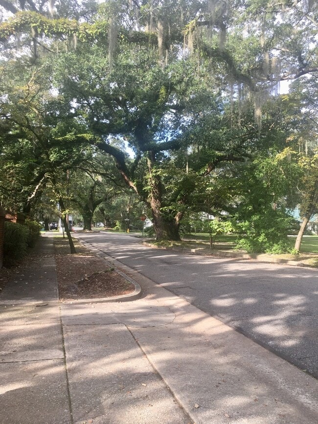 Building Photo - Charming and spacious 3 bedroom cottage in downtown Conway!