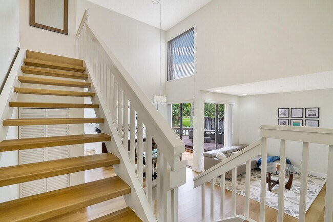 Building Photo - 5804 Fox Hollow Dr