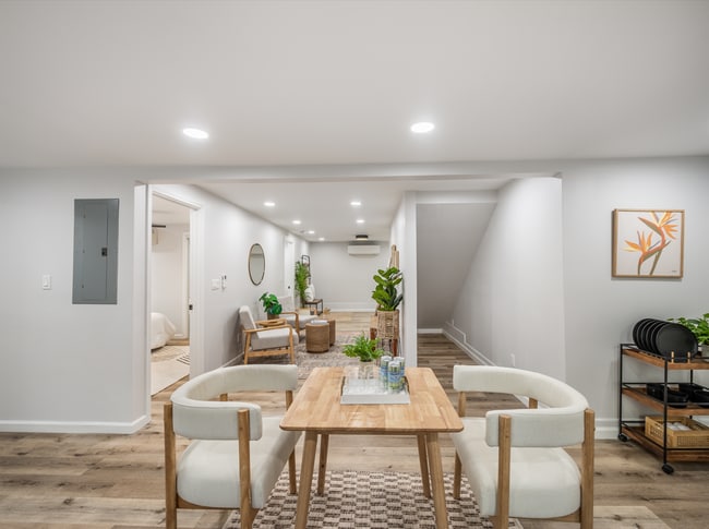 Building Photo - 1576 California Ave