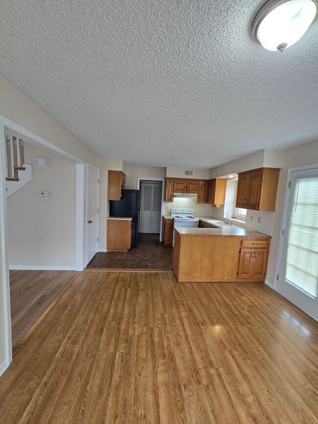 Building Photo - 6642 W 152nd St