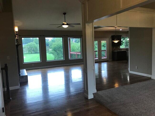 Building Photo - 8425 Treybrooke Pl