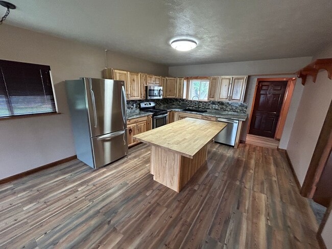 Building Photo - Charming 4 Bed, 1 Bath Home in Spokane Valley! *HOLIDAY SPECIAL: $1,000 OFF!*