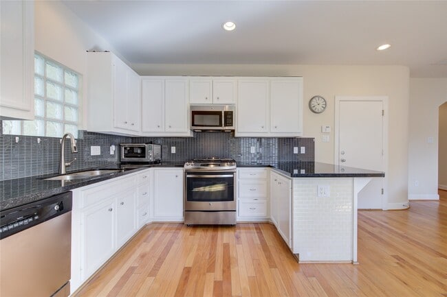 Building Photo - 3707 Main Poplar Dr