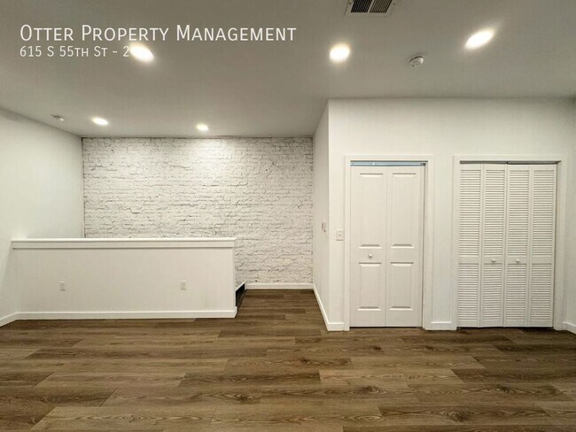 Building Photo - 615 S 55th St