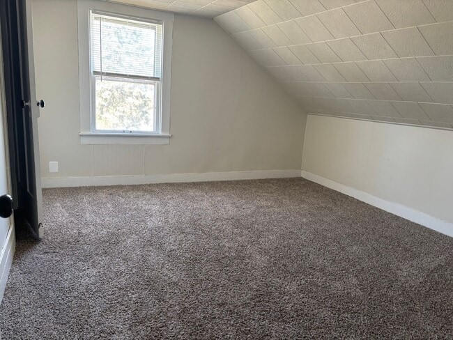 Building Photo - 503 W 5th Ave