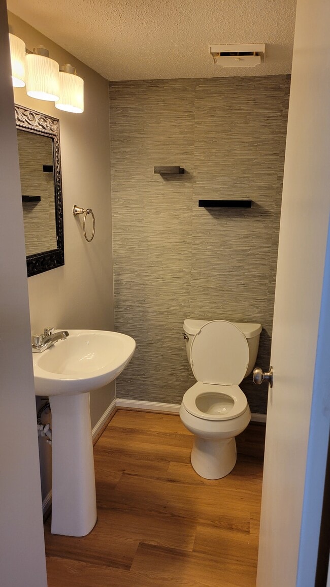 Building Photo - 343 Leisure Ct