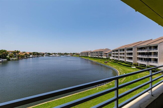Building Photo - 2775 Kipps Colony Dr S