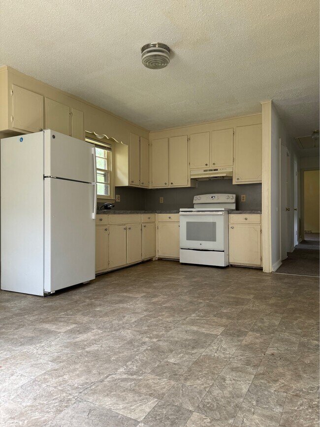 Building Photo - 1813 Ashcraft Ave