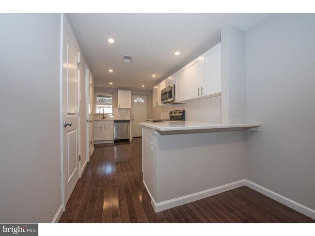 Building Photo - 437 Greenwich St