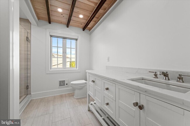 Building Photo - 320 S Loudoun St