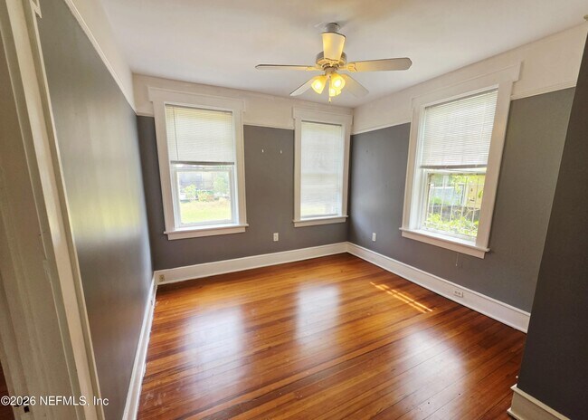 Building Photo - 146 W 6th St