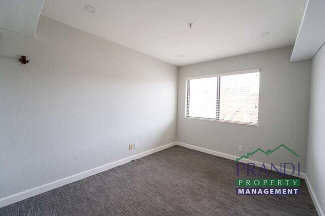Building Photo - 25 Cedarwood Ln