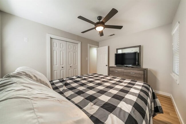 Building Photo - 7003 Cherry Meadow Dr