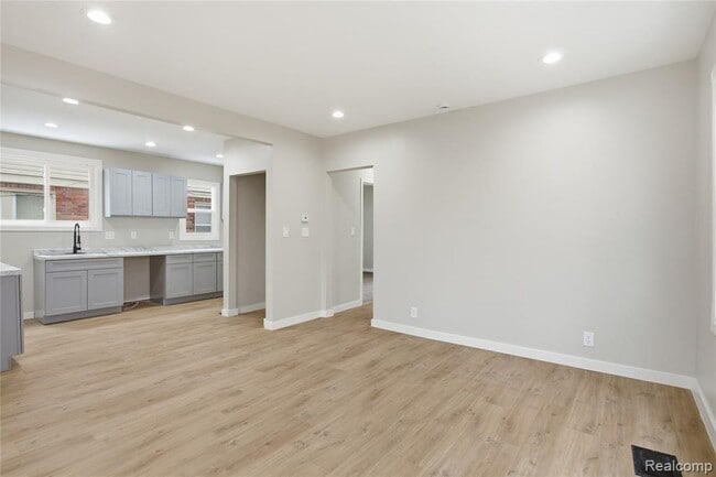 Building Photo - 14615 Winthrop St