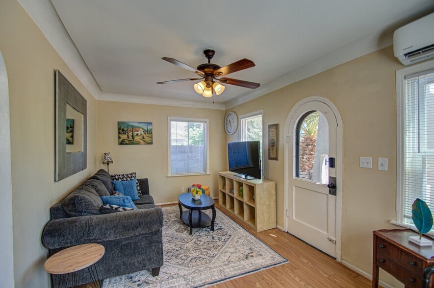 Building Photo - 326 N 12th St