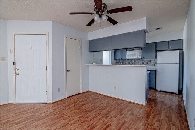 Building Photo - 2401 Sycamore Ave