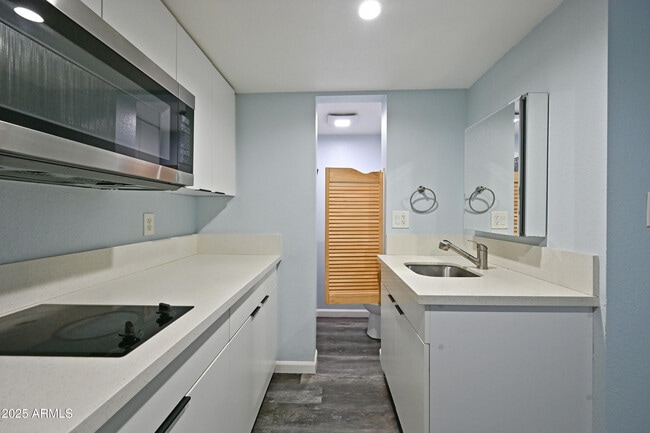Building Photo - 3025 N 32nd St