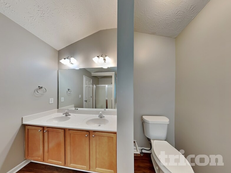 Building Photo - 254 Summit View Dr