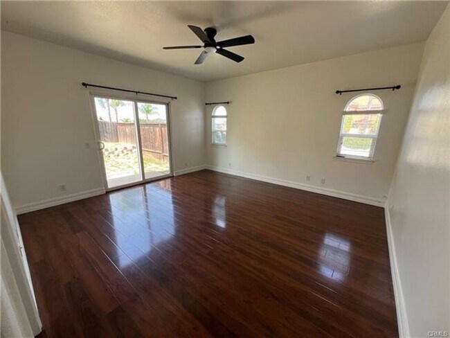 Building Photo - Charming Canyon Lake Home