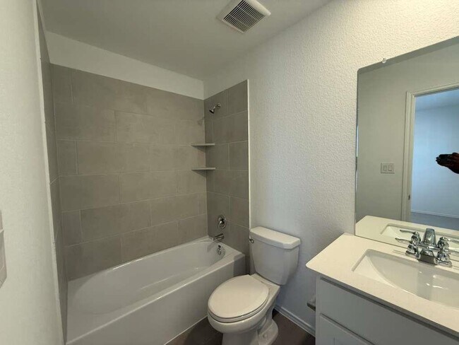 Building Photo - 577 Sormonne Lp