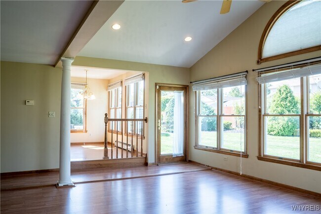 Building Photo - 102 Brooklane Dr
