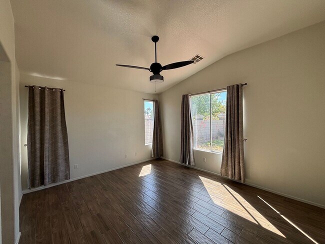 Building Photo - Seven Hills Single-Story 3 Bed 2 Bath Scenic Greenbelt Views