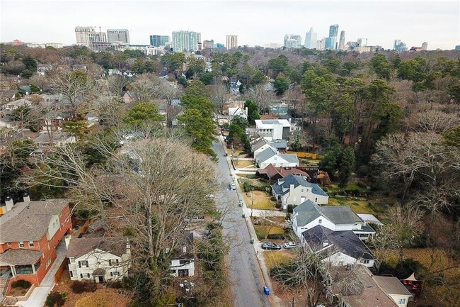 Building Photo - 270 Peachtree Way NE