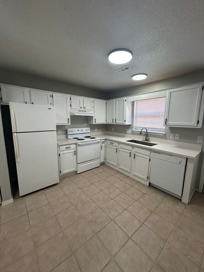 Building Photo - 3302 SW Landau Ct