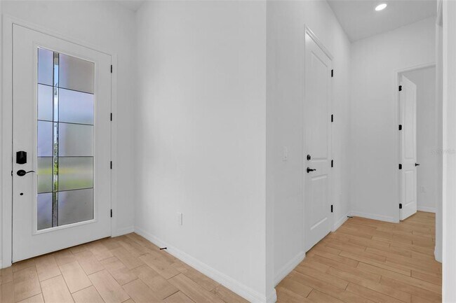 Building Photo - 10393 Pk Ests Ave