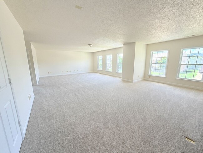 Building Photo - 2946 Heirloom Ln