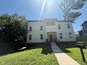 Building Photo - "Spacious 3-Bed, 3.5-Bath in the heart of East Nash