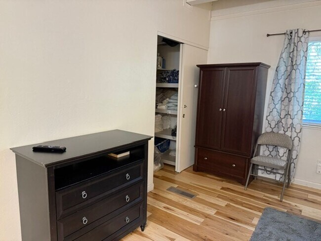 Building Photo - Centrally located townhouse in Incline Village