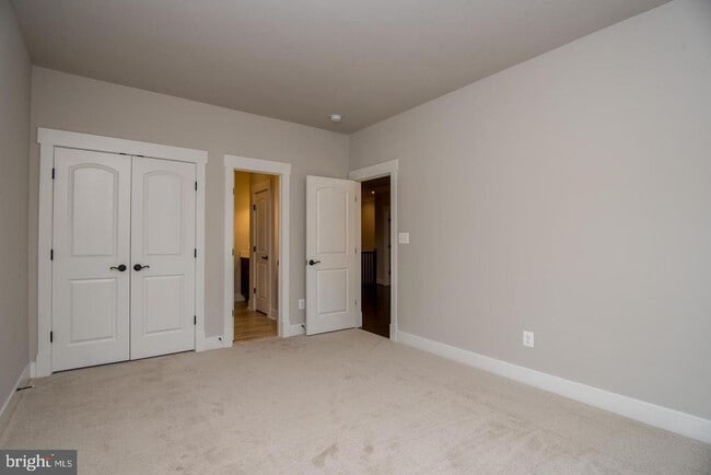 Building Photo - 6928 Regent Ln