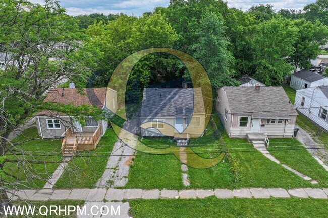 Building Photo - Don't miss your opportunity to make this home yours!