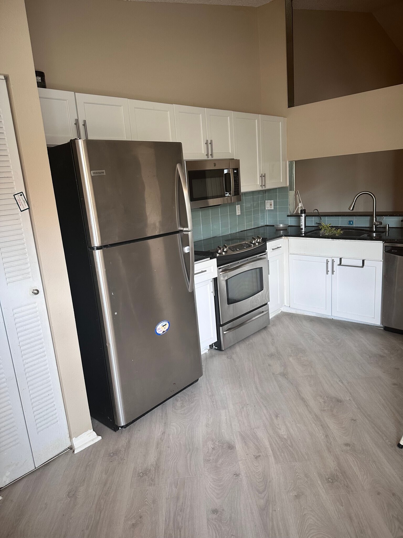 Building Photo - 8108 Summer Shores Dr