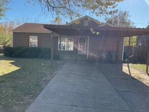 Building Photo - Two bedroom home for rent close to Rose State College
