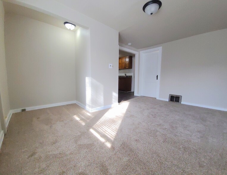 Building Photo - 233 S 67th St