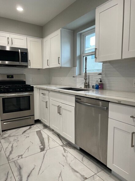 Building Photo - 10324 Mt Gleason Ave