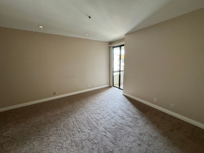 Building Photo - Mission Valley Area! Gorgeous and Cozy 1 Bedroom 1 full Bath! Ready For Rent Today!