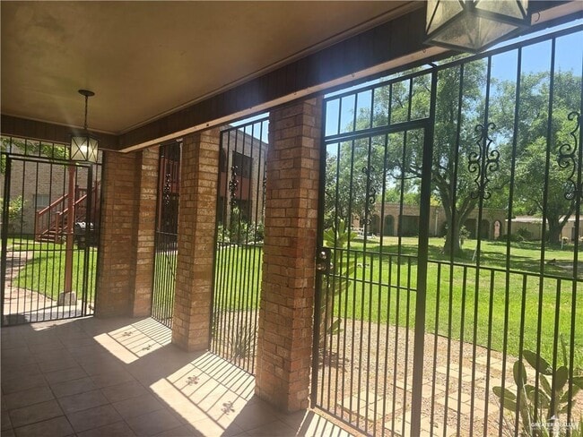 Building Photo - 33 Highland Park Ave