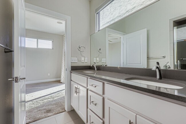 Building Photo - 2851 W 21st Ave