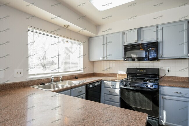 Building Photo - 3049 Willow Creek Estates Dr