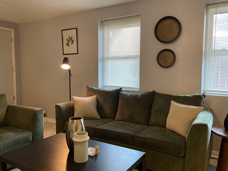 Building Photo - 888 W Lombard St