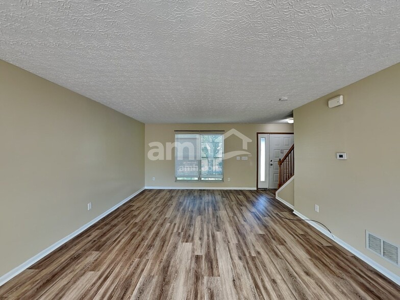 Building Photo - 1333 Sandrell Dr