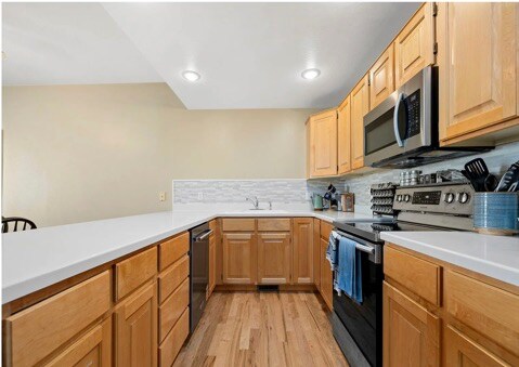 Building Photo - 553 N Seven Peaks Blvd