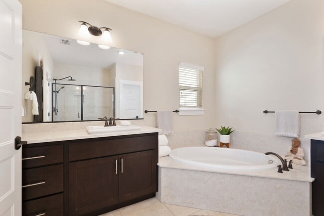 Building Photo - 3 bedroom | 2.5 bathroom | Crocker Village Brownstone