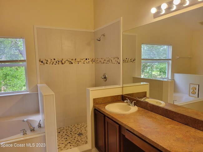 Building Photo - 950 Nixon Cir NE