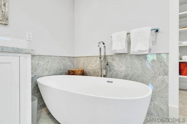 Building Photo - 914 B Ave