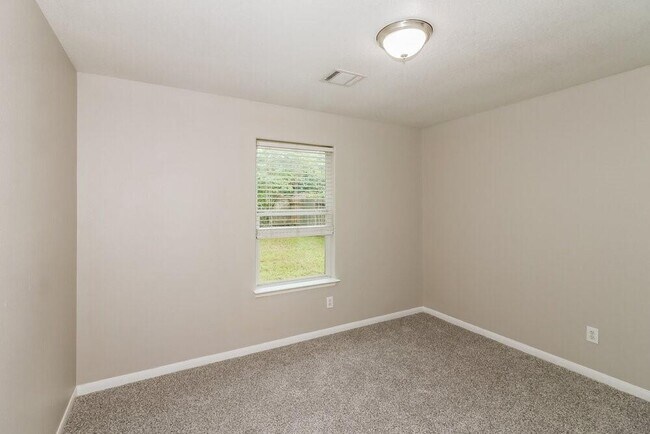 Building Photo - 29114 Red River Loop