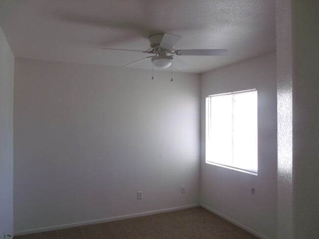 Building Photo - Large Single Family Home in Northwest